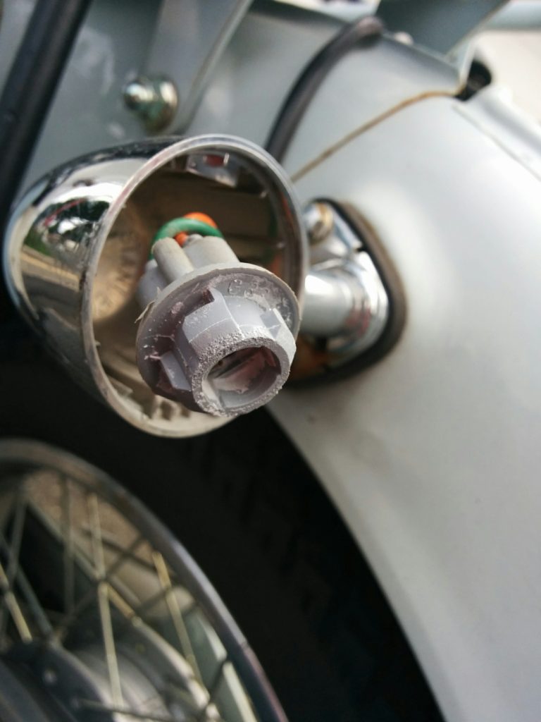 リトルカブ ウインカー バルブ脱着