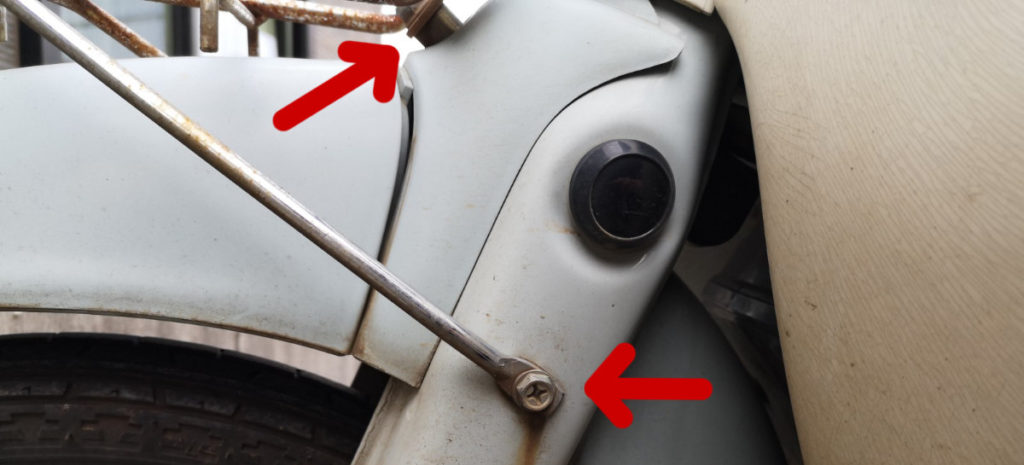 リトルカブ フェンダーが外れが 異音 の原因 Honda Little Cub