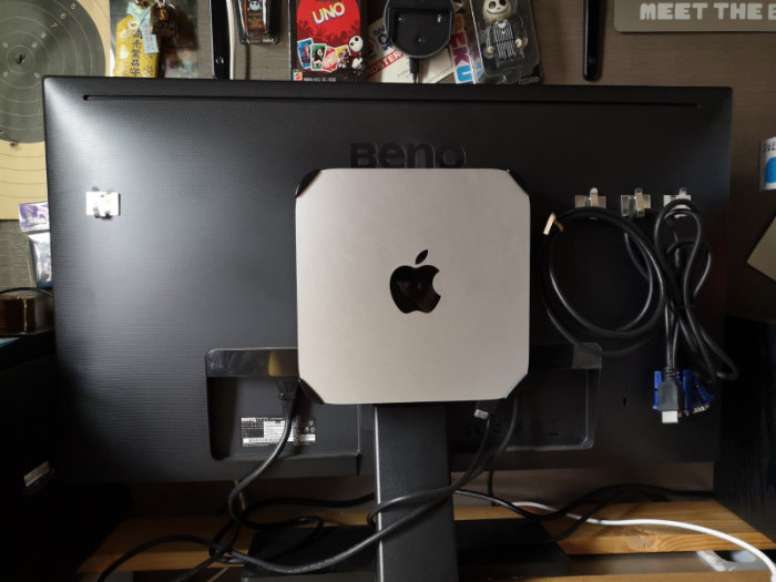 Mac Mini 12 熱対策 本体をモニター裏に設置