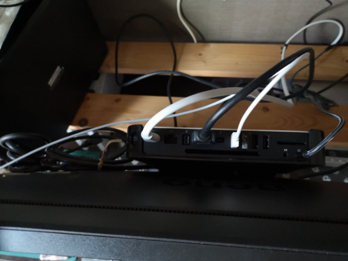 mac mini 配線 ホルダー