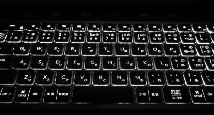 MX Keys vs Magic Keyboard 02